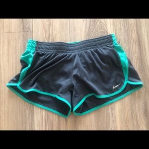 NIKE DRI FIT SHORTS - SMALL